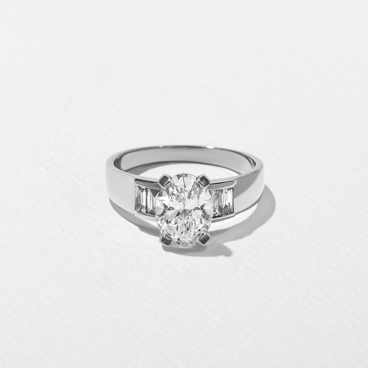 Nova Oval in 14k White Gold