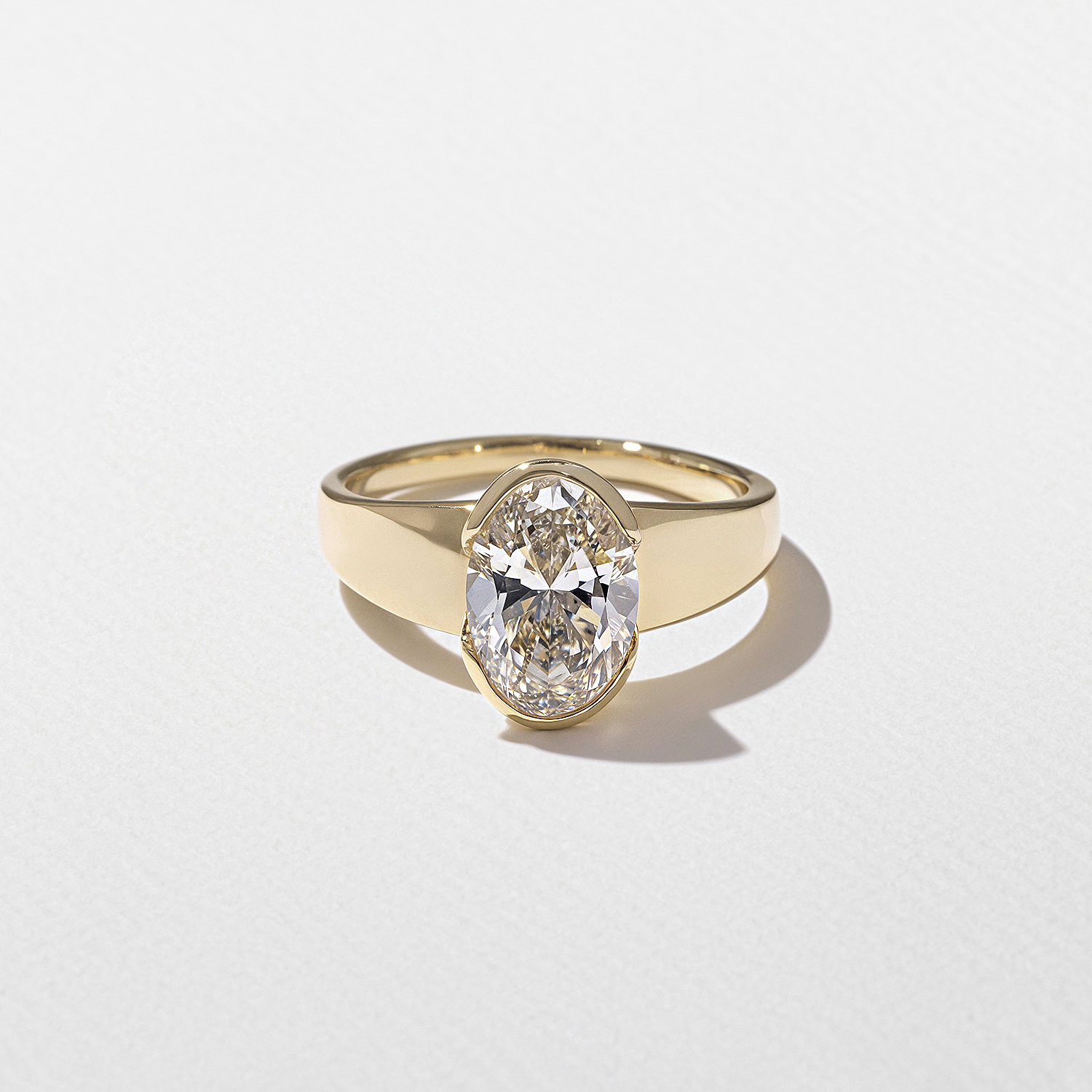 Lou Oval in 14k Yellow Gold