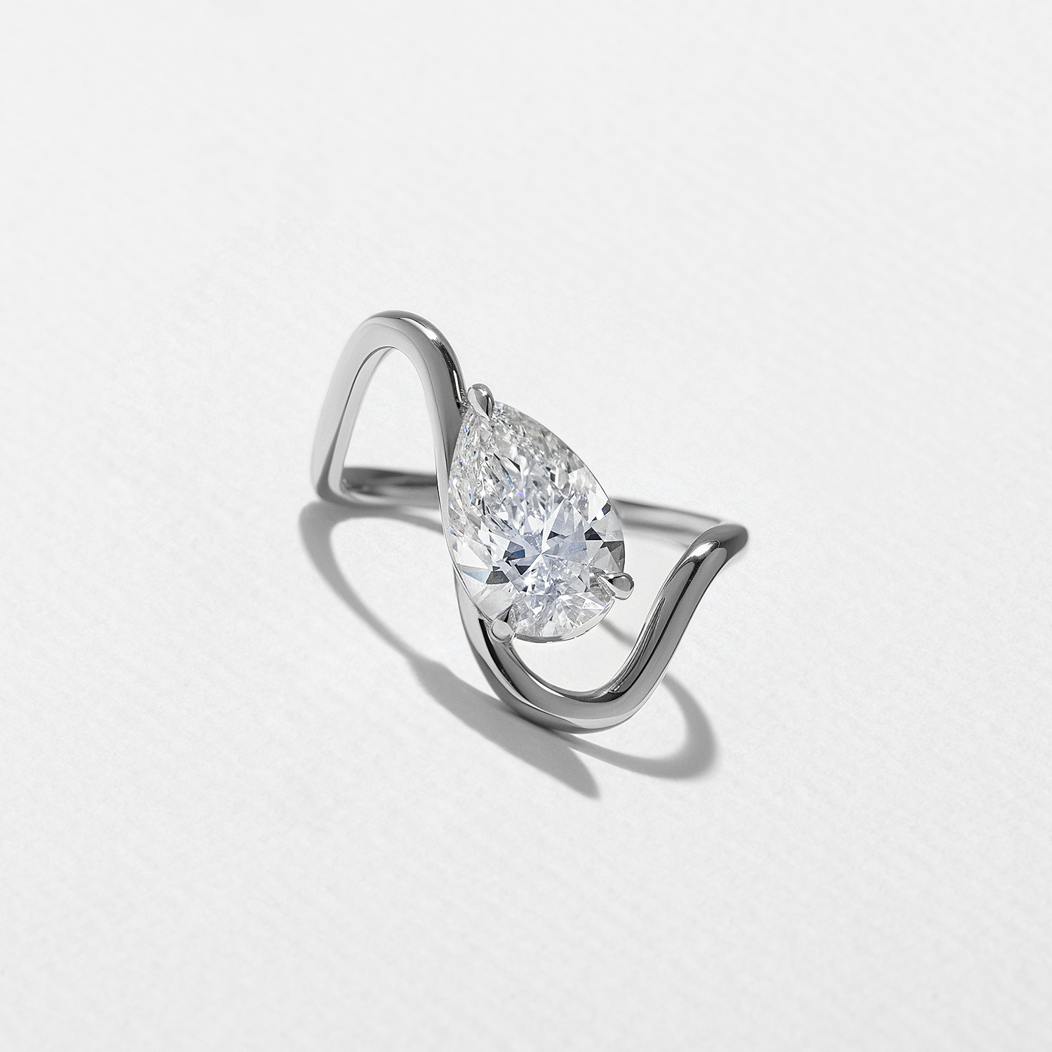 Stella Grand Pear in 18k White Gold