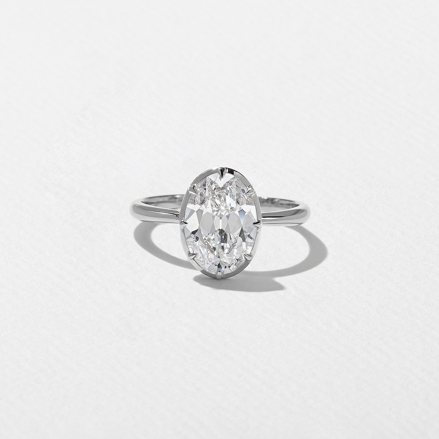 Daphne Antique Oval in Platinum