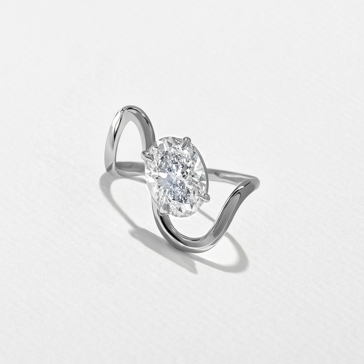 Stella Grand Oval in Platinum