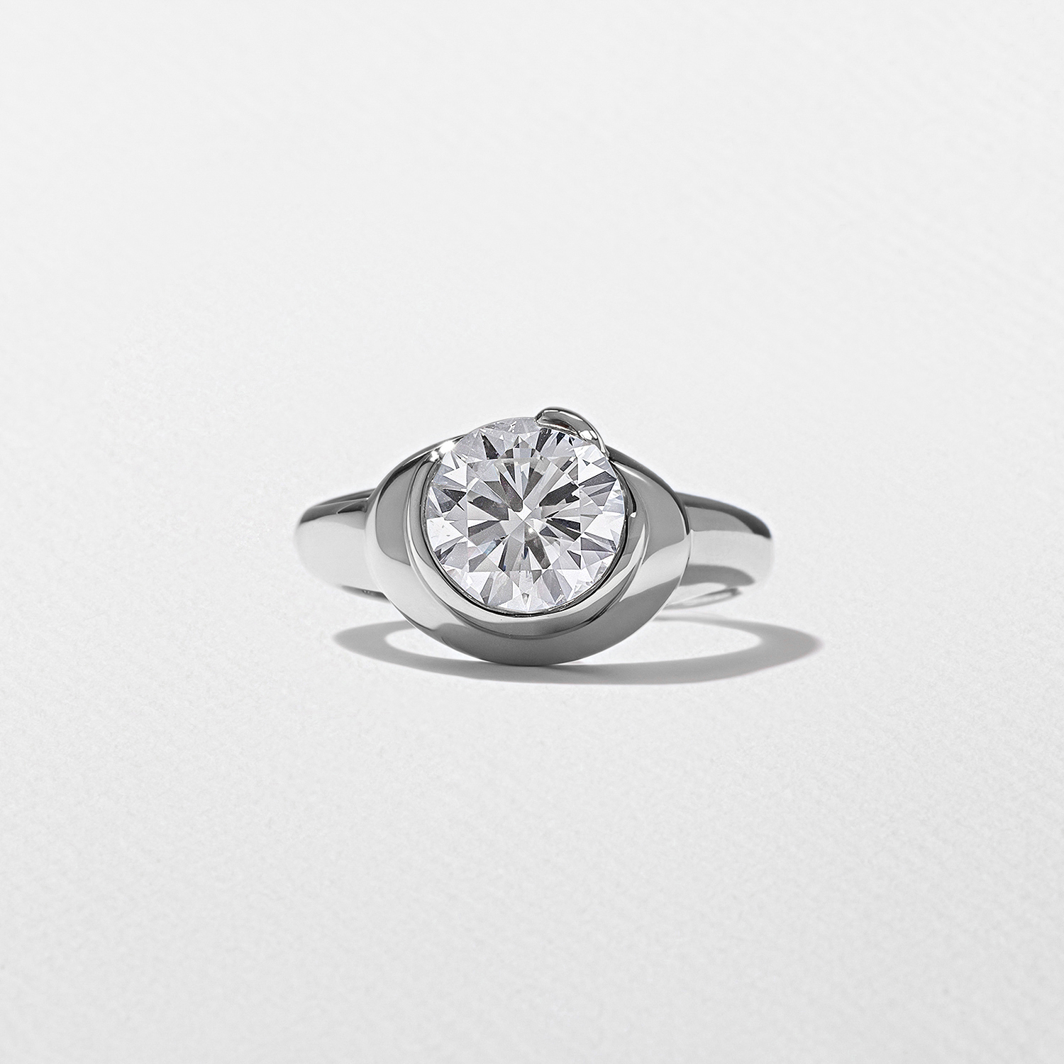 Gaia Round in 18k White Gold