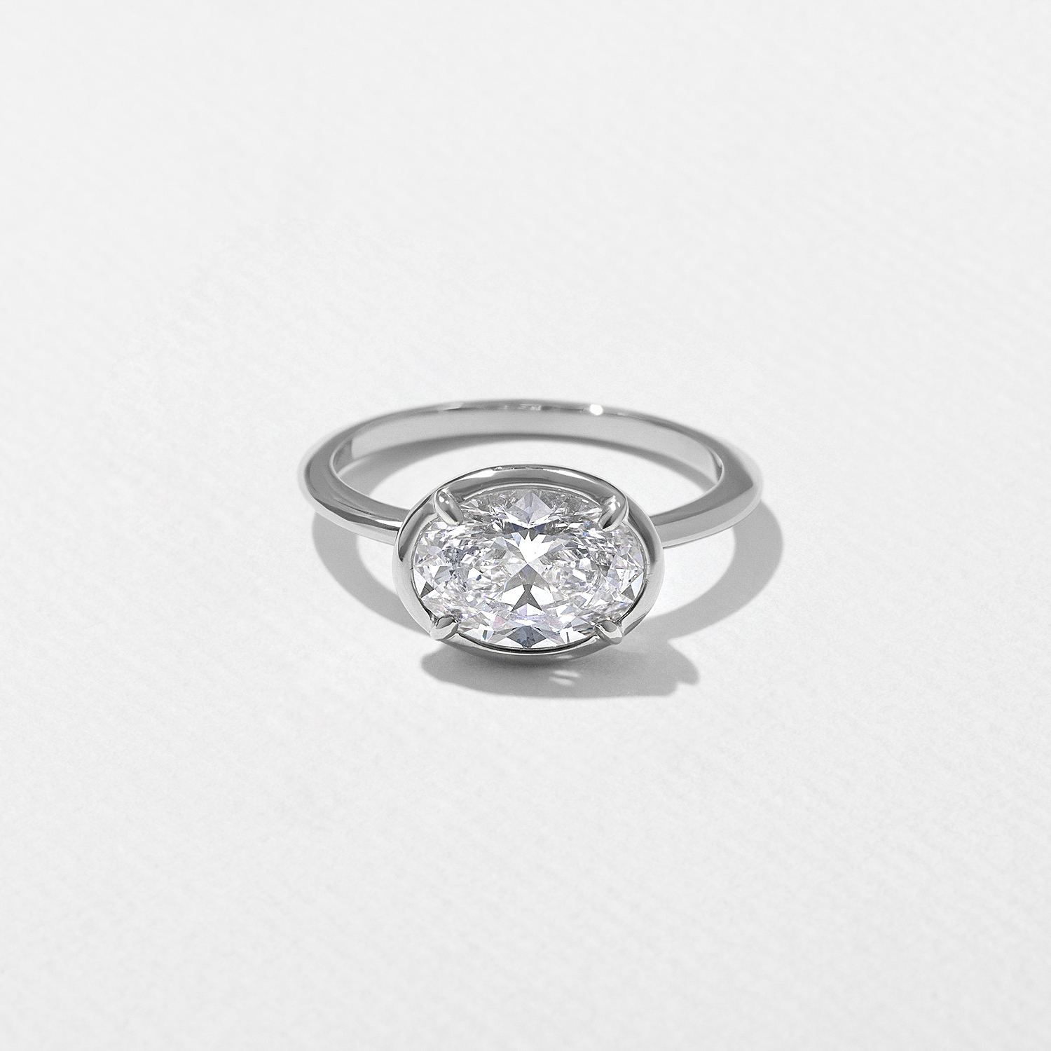 August Oval in 18k White Gold