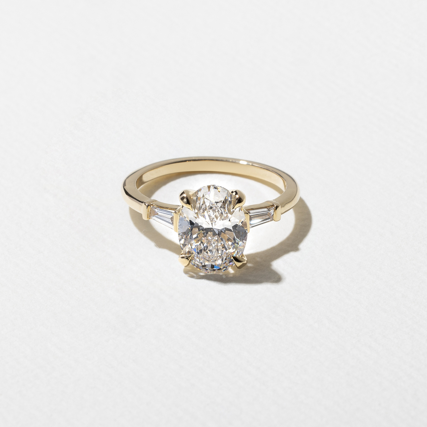 Trey Oval in 14k Yellow Gold