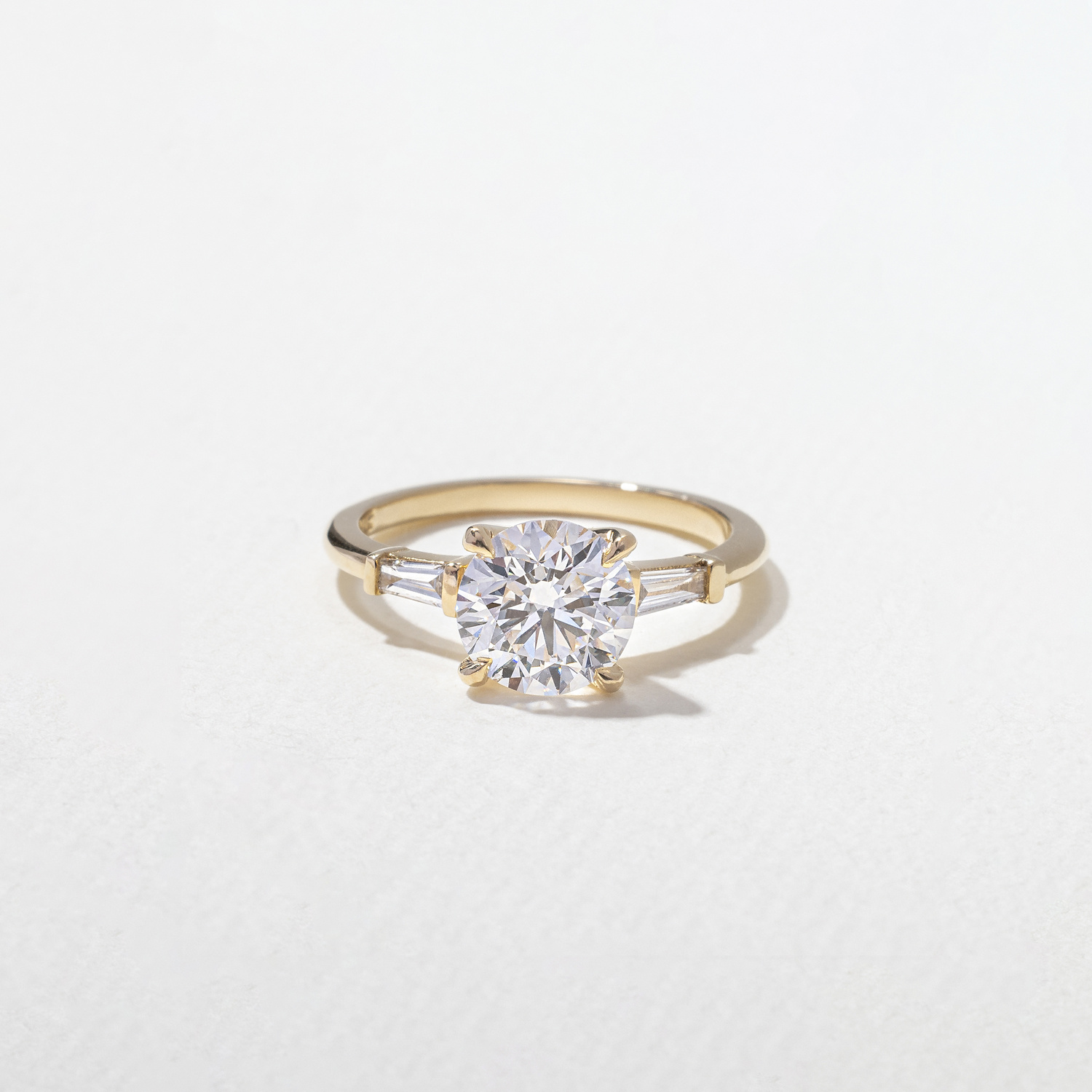Trey Round  in 14k Yellow Gold