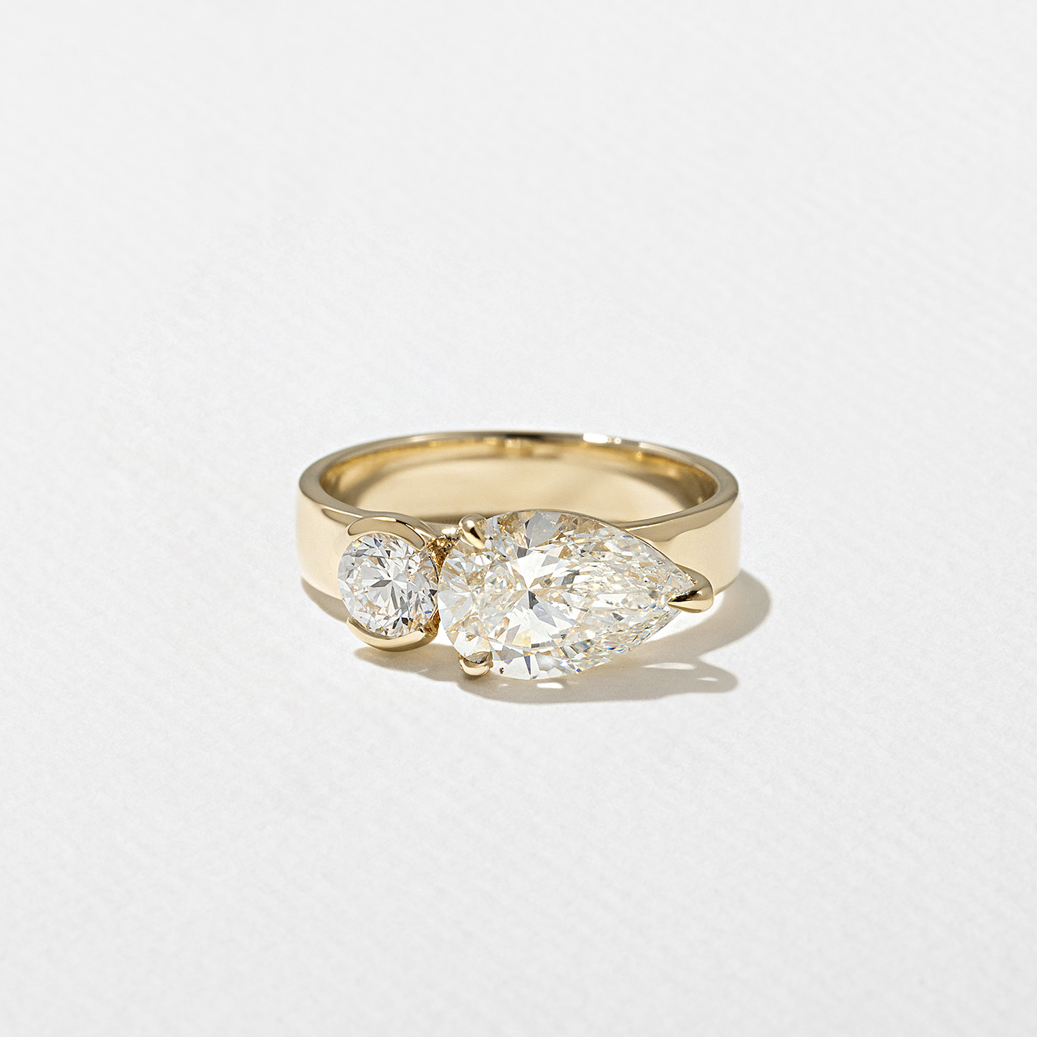Henri Grand Pear in 18k Yellow Gold