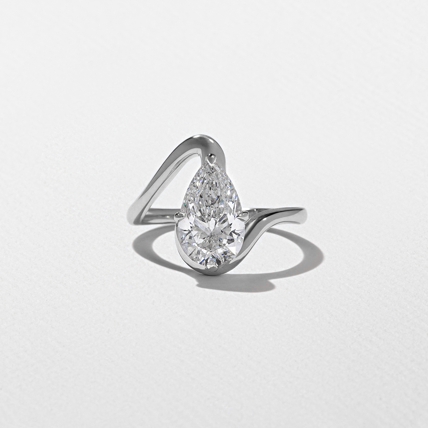 Lyra Pear in 18k White Gold