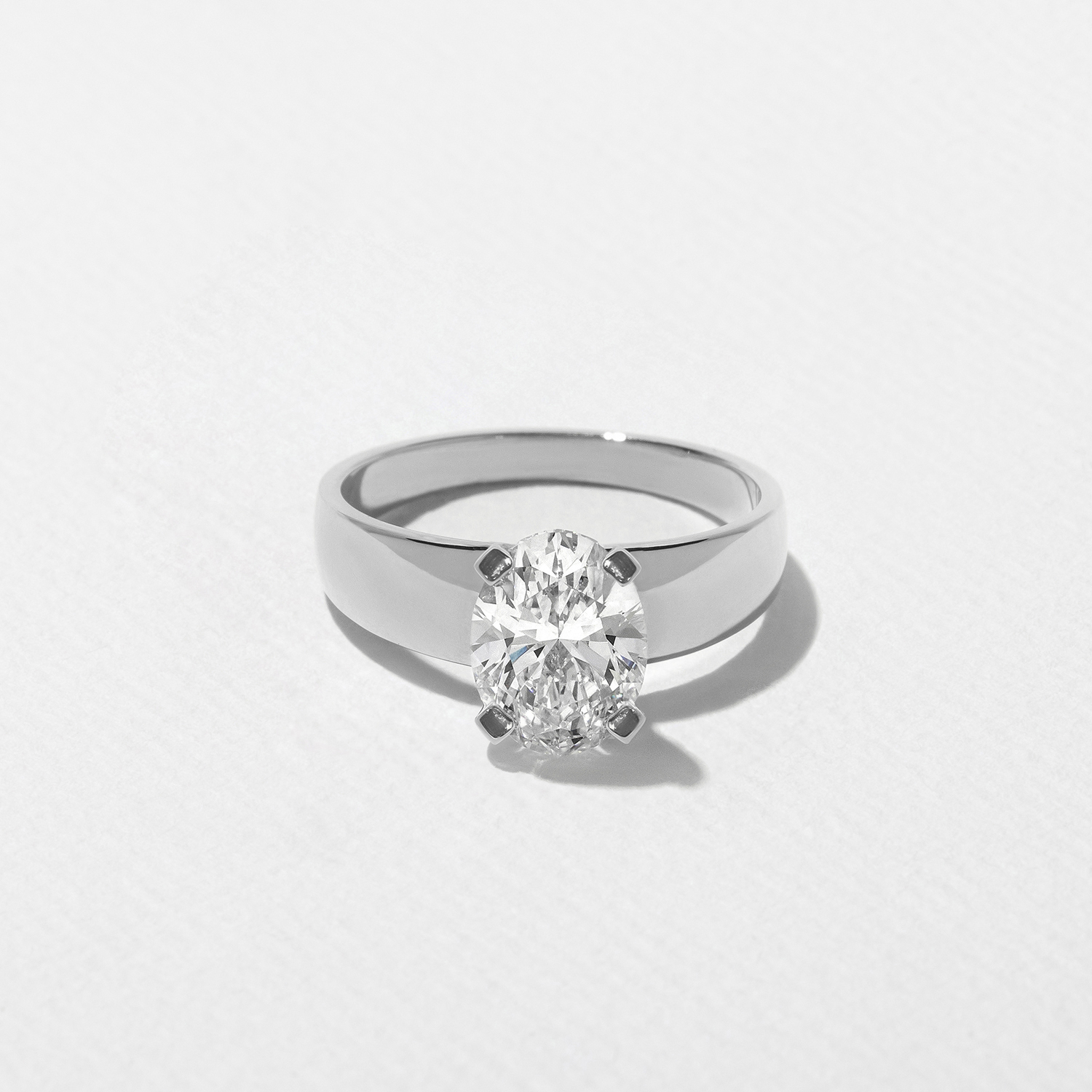 Nova Oval in 14k White Gold