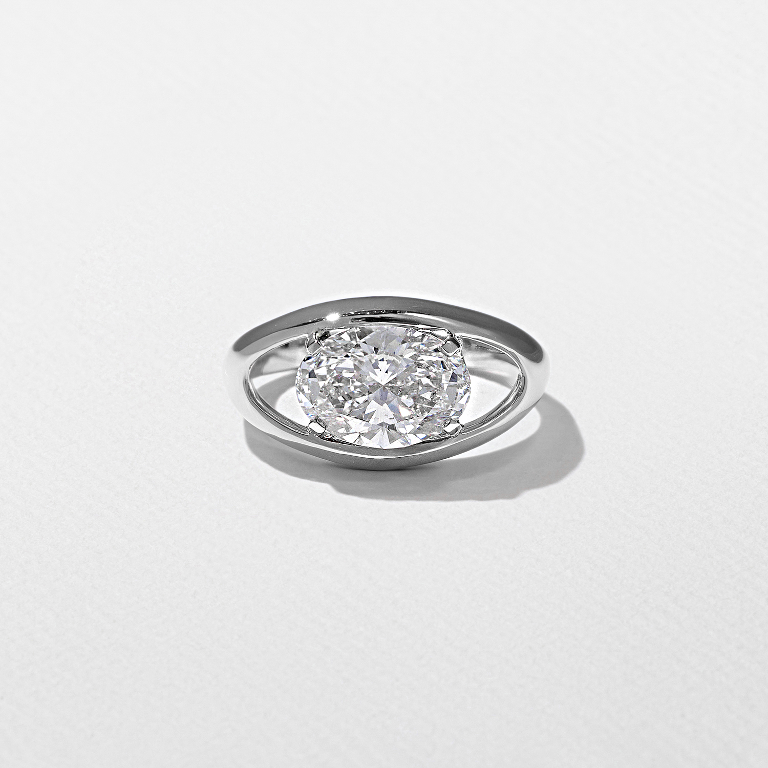 Monroe Oval in Platinum