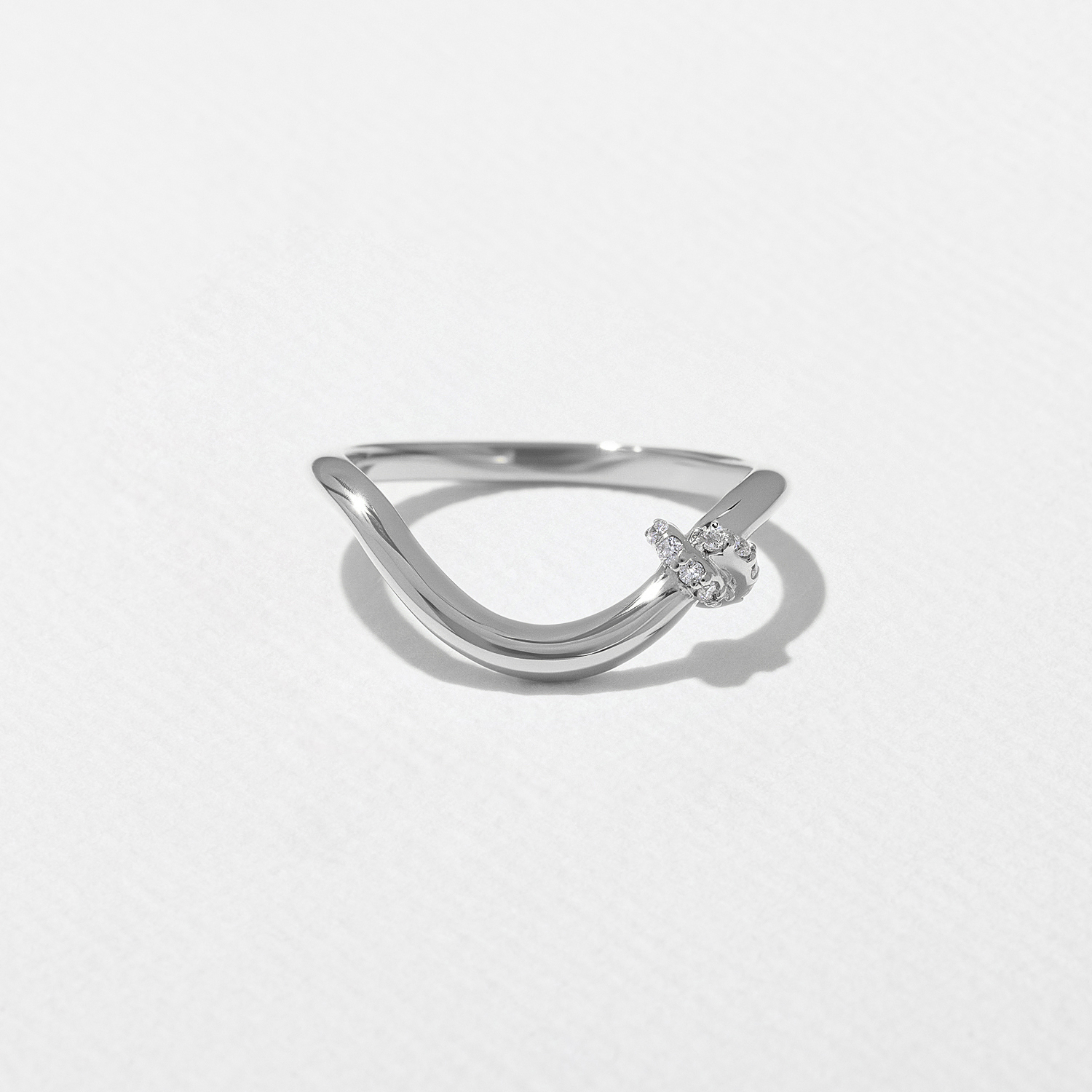 Knot in 18k White Gold