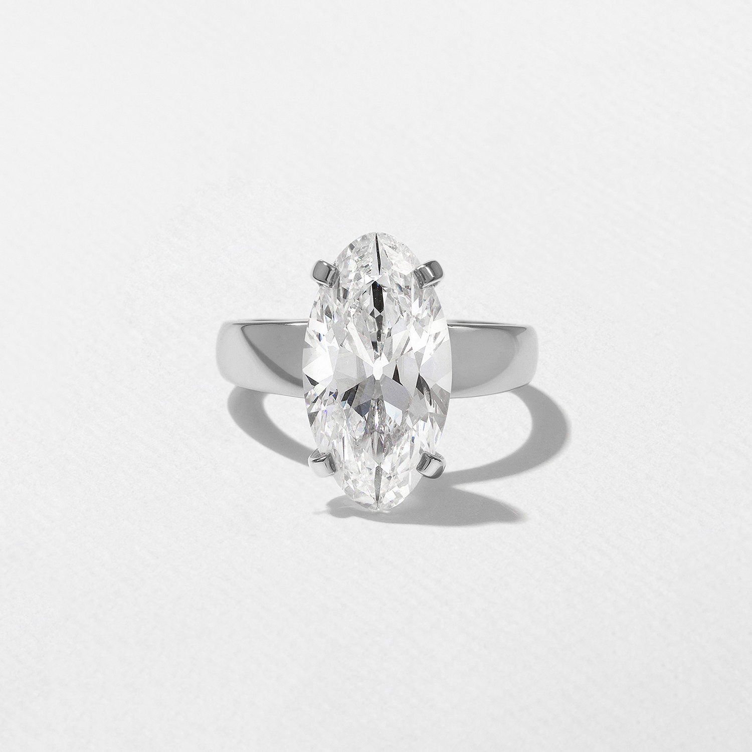 Nova Antique Oval in Platinum