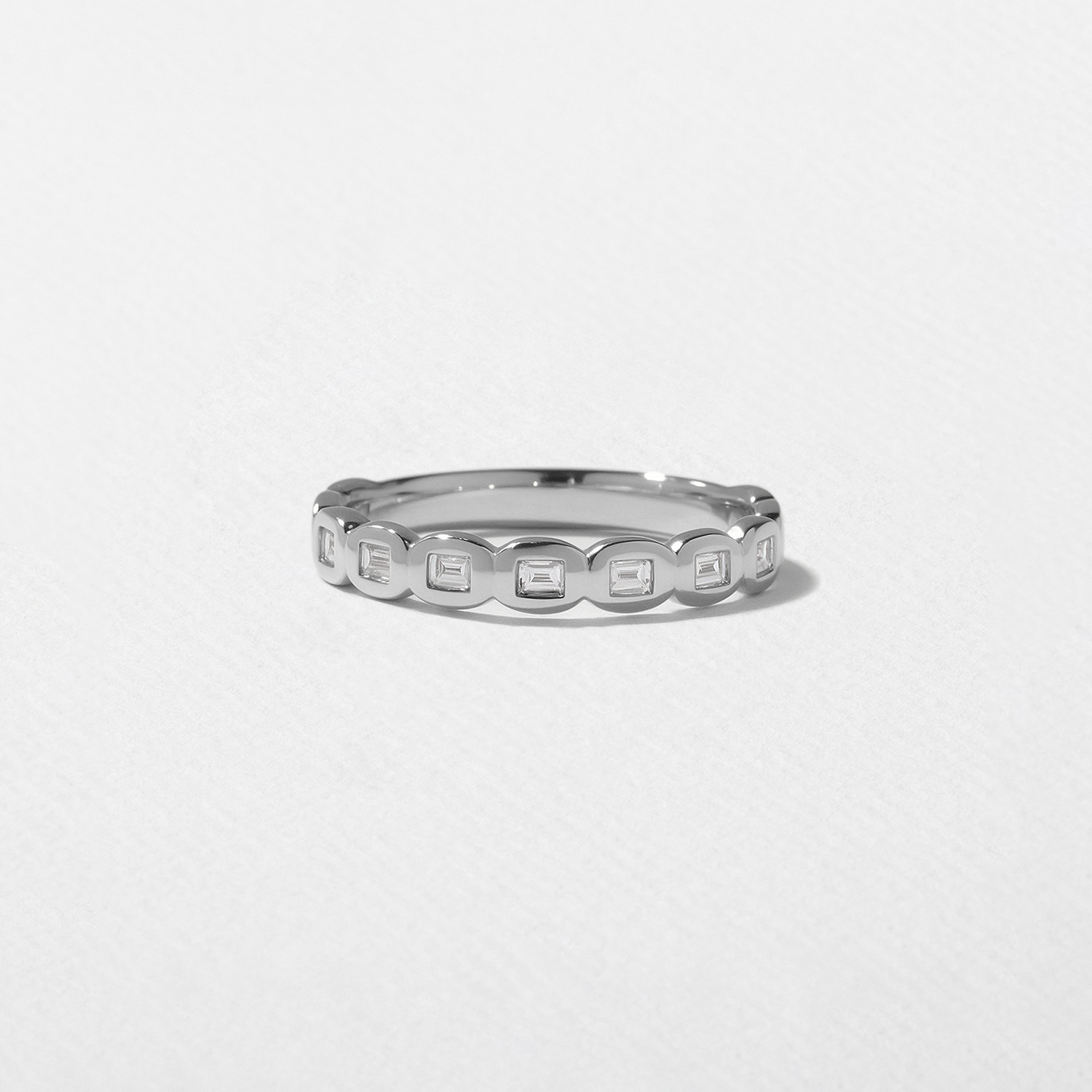 Pebble in 14k White Gold