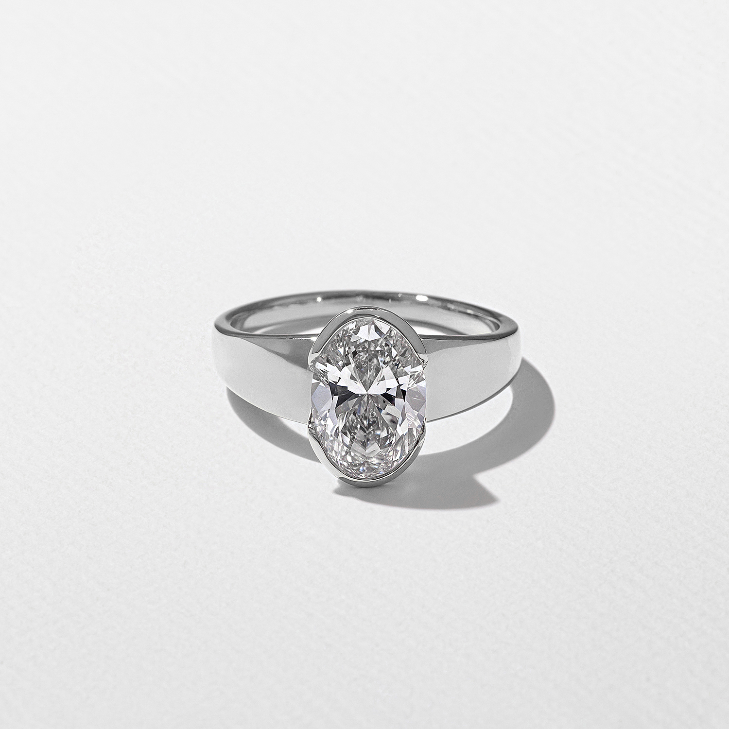 Lou Oval in 14k White Gold