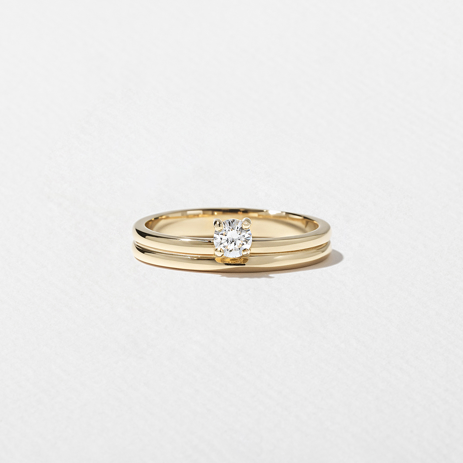 Serra Round in 18k Yellow Gold