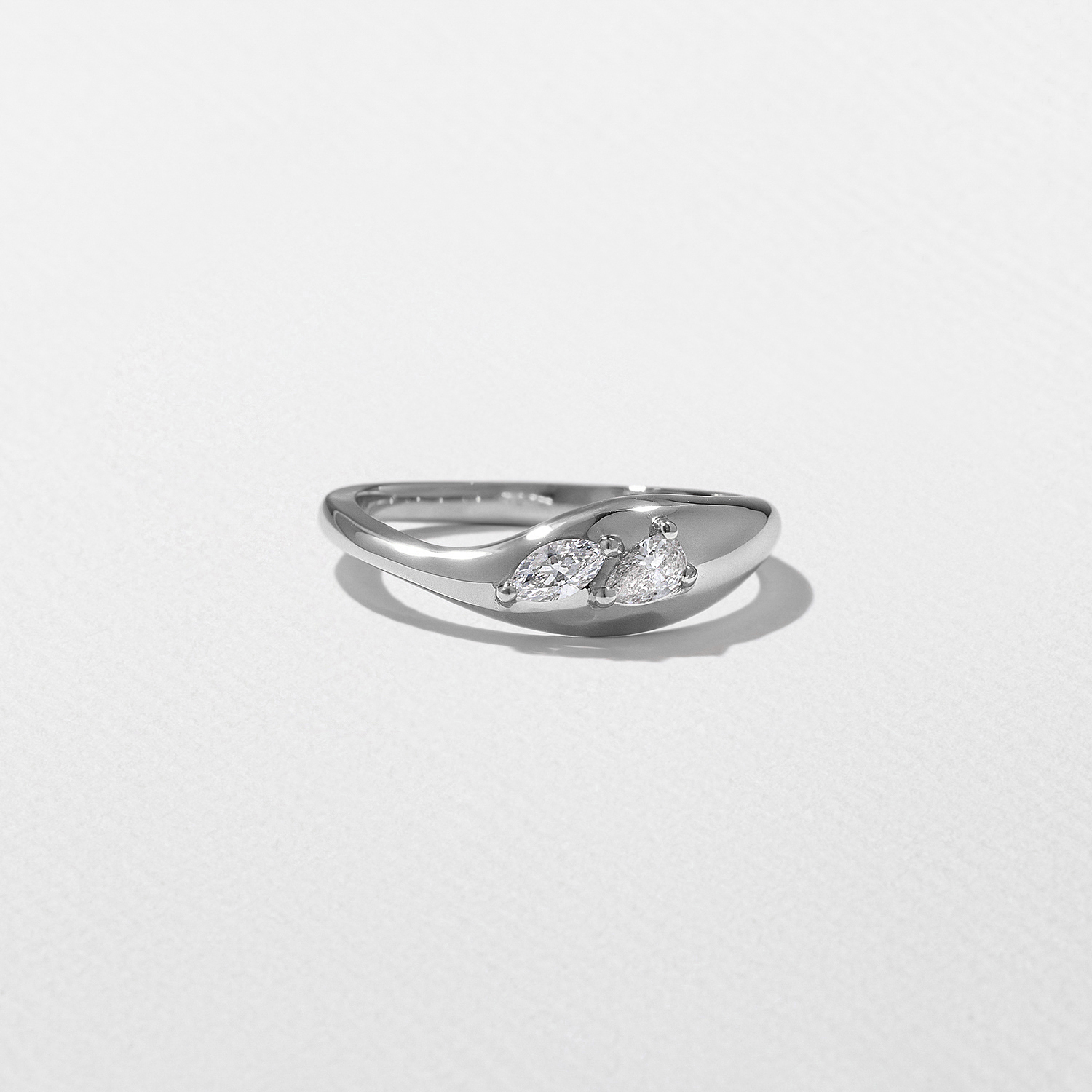Mist in 18k White Gold