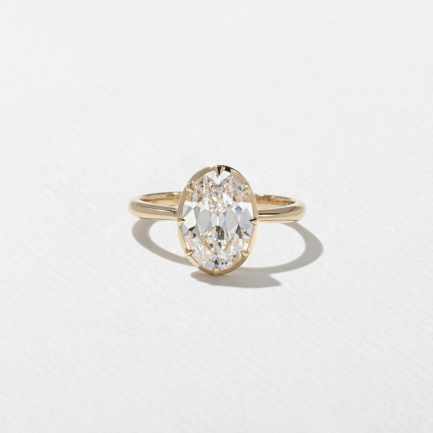 Daphne Antique Oval in 18k Yellow Gold