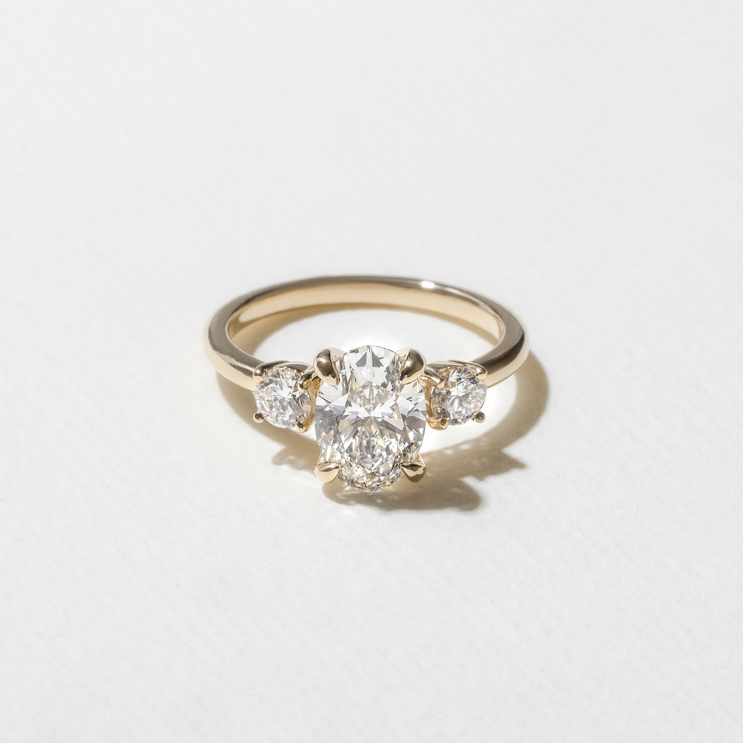 Trey Oval in 14k Yellow Gold