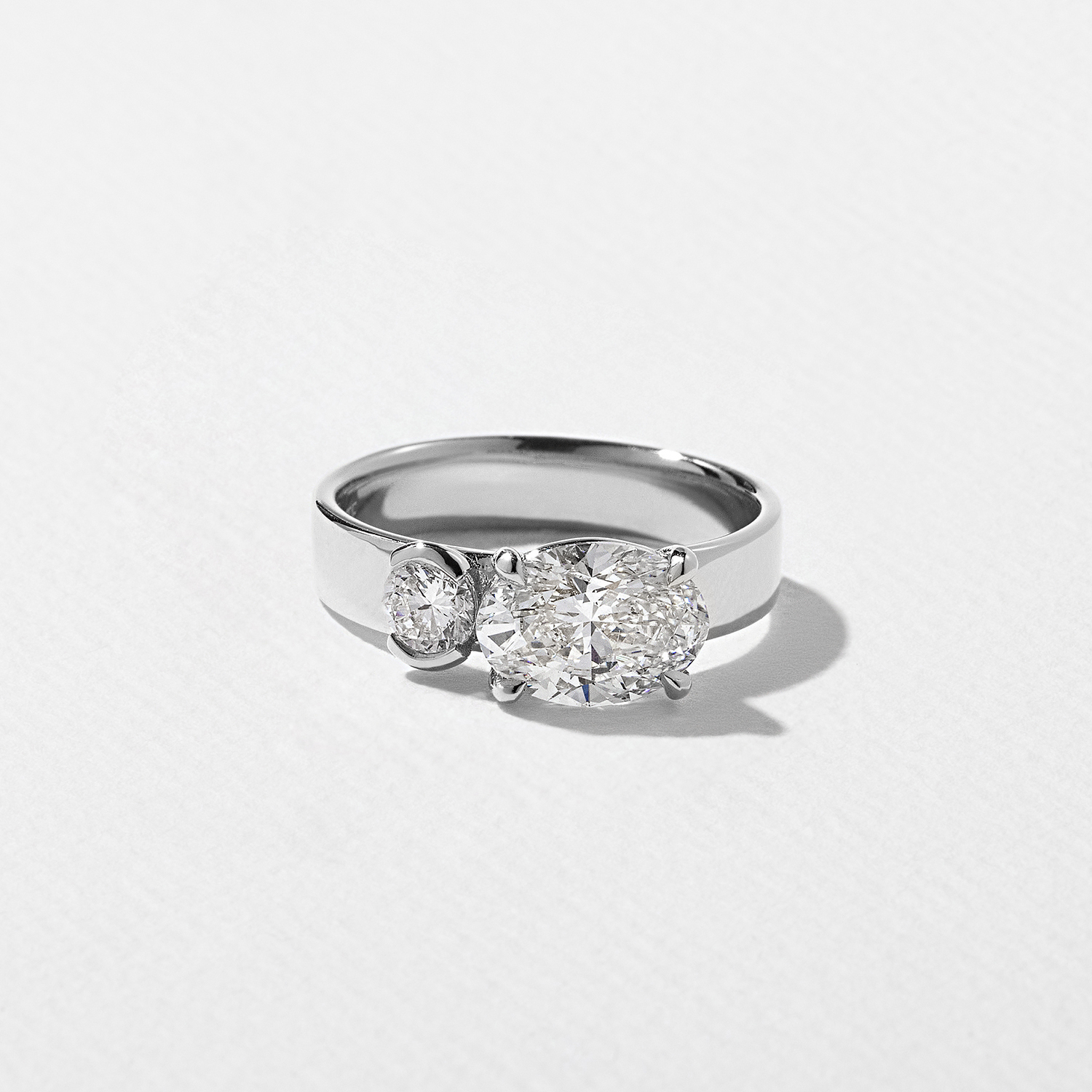 Henri Oval in 18k White Gold