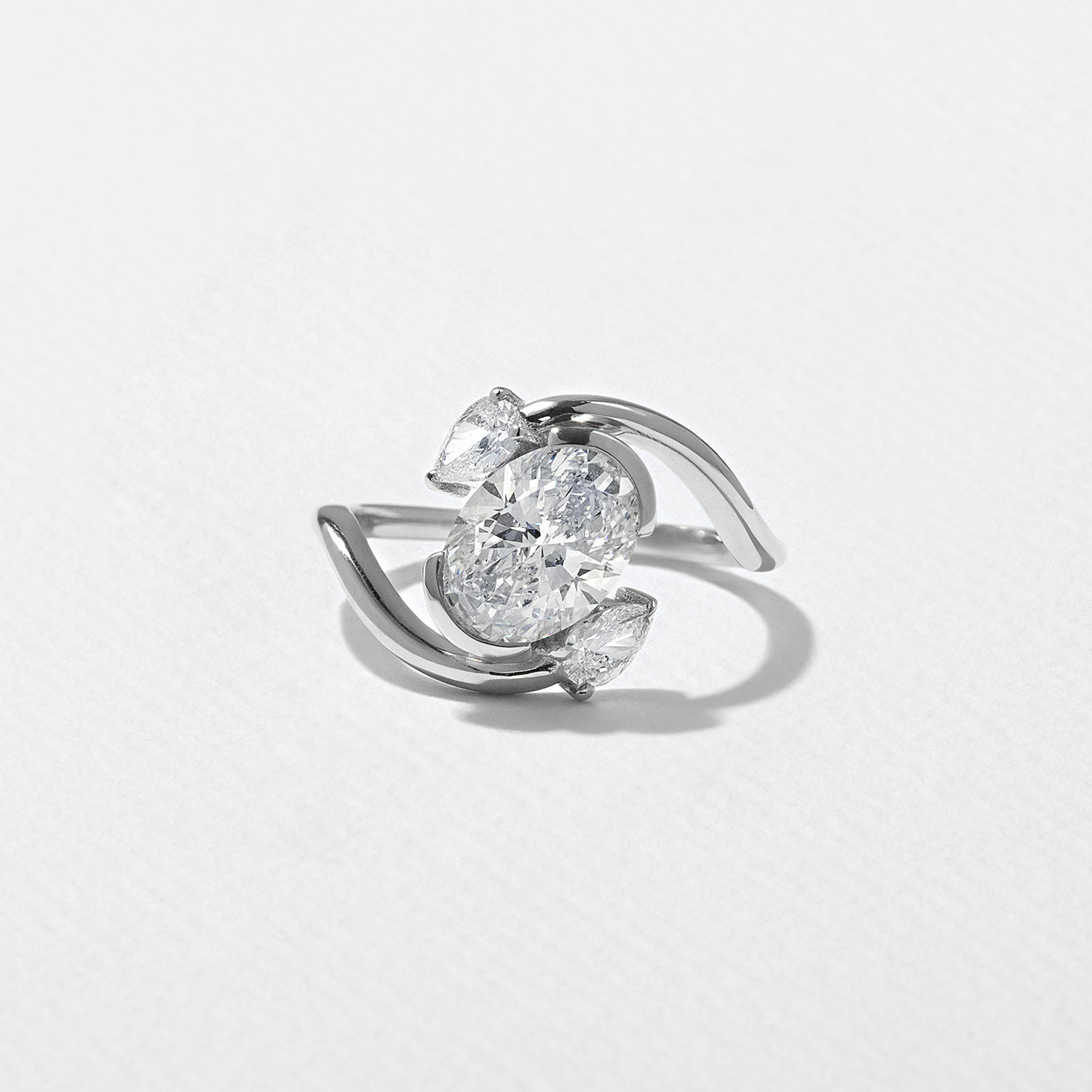Gemma Oval in Platinum