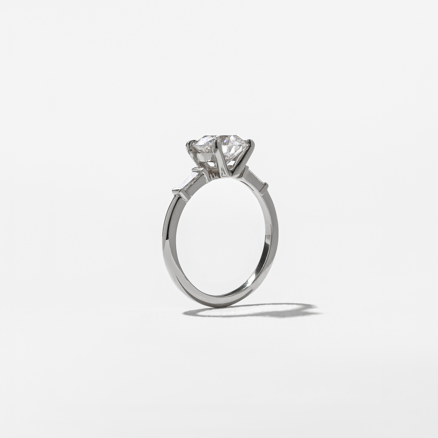 Trey Oval in 14k White Gold – view 5