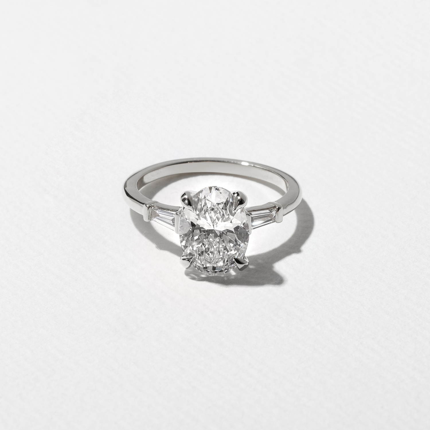 Trey Oval in 14k White Gold